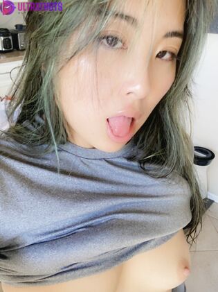 Exclusive SukiSukiGirl Nude Photos