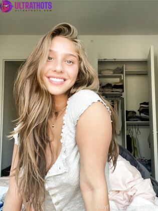 Exclusive Genie Exum Outdoor Nude Photos