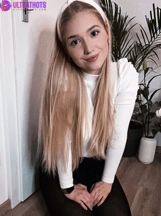 Swedish Babe Elina Olsson Sexy Pics