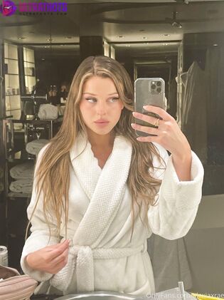 Alexia Skye Hot Nude Photos (28 Pics)