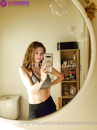 Hot Makoshake Nude Photos