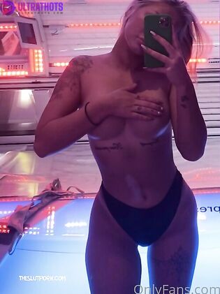 Swedish Model Pringleflamingle Nude Photos (16 Pics)