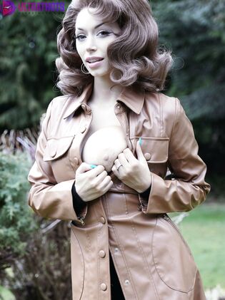 Exclusive Pinup Pixie Nude Photos