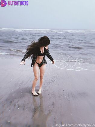 Hot Chelsea Lynn Nude Photos