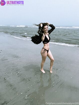 Hot Chelsea Lynn Nude Photos