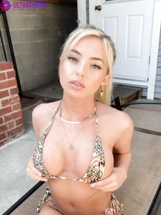 Hot Emma Kotos Nude Photos