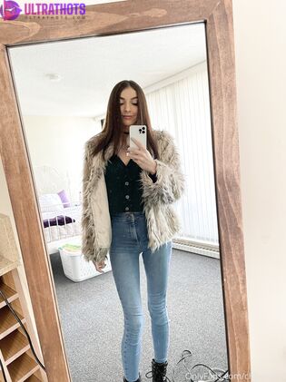 Hot Chloe Night Nude Photos