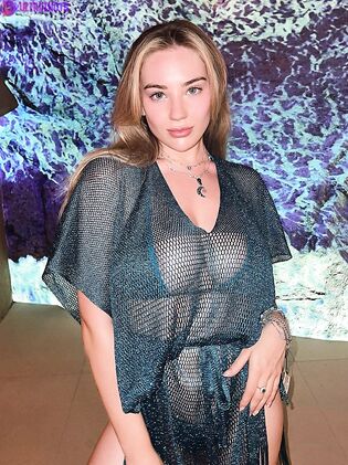 Hot Bethany Lily April Nude Photos