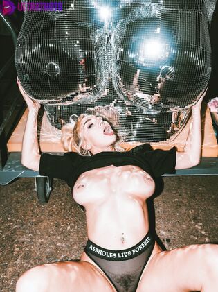 Hot Kendra Sunderland Nude Photos