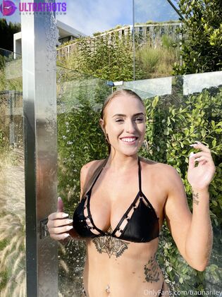 Hot Tiauna Riley Nude Photos