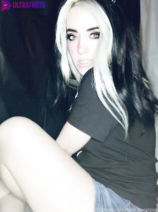 Hot Valerie Vampyr Nude Photos