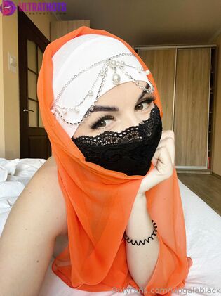 Exclusive Gala Black Nude Photos