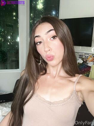 Hot Tiana Blow Nude Photos