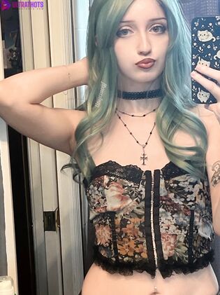 Hot Tinyemogf Nude Photos