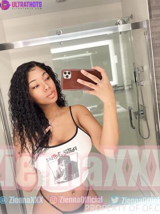 Hot Zienna Brooks Nude Photos