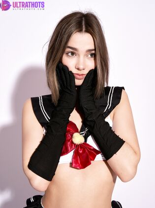 Exclusive Sophie Schmidt Nude Photos