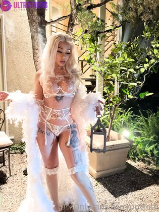 Hot Ally Lotti Nude Photos