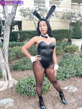 Hot Ami Bue Nude Photos