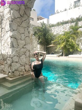 Hot Camila Abril Nude Photos