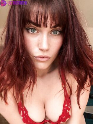 Hot Carla Vyx Nude Photos