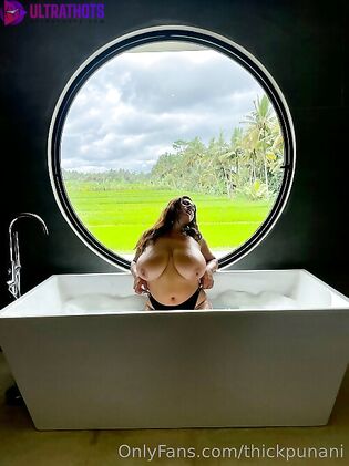 Coco Rains - Hot Naked Photos (31 Pics)