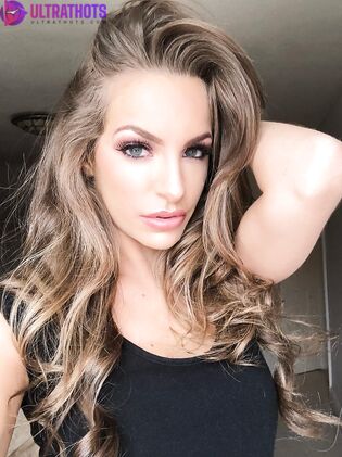 Exclusive Kimmy Granger Nude Photos