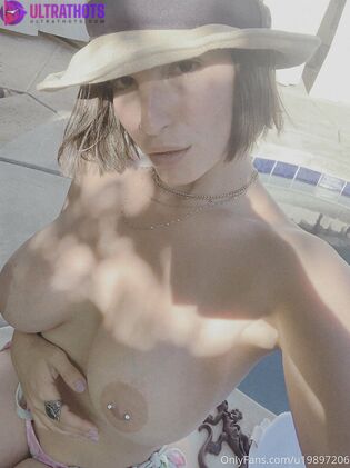 Lasirena69 Nude Photos Leaked