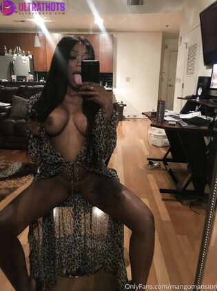 Hot MsSqueezeMe Nude Photos