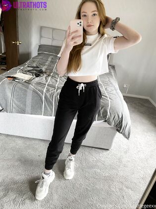 Hot LittleGee Nude Photos