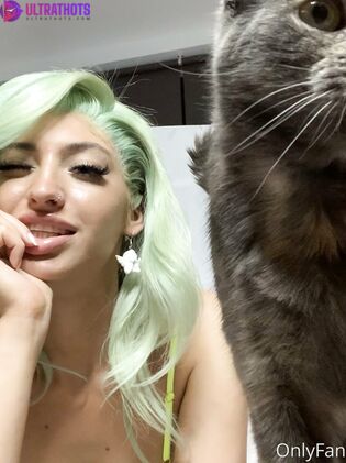 Sexy Ariesia Nude Photos (35 Pics)