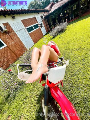 Hot MC Braganca Nude Photos