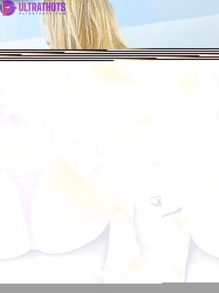 Holly Robinson Hot Photos (28 Exclusive Pics)