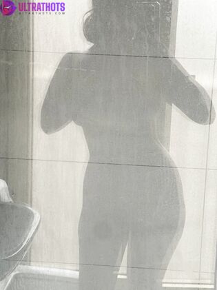 BabyG - Showing Big Boobs And Sexy Body Photos (28 Pics)