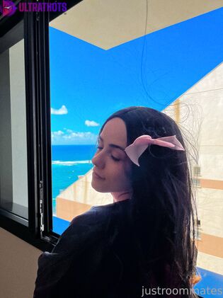 Hot Justroommates Nude Photos