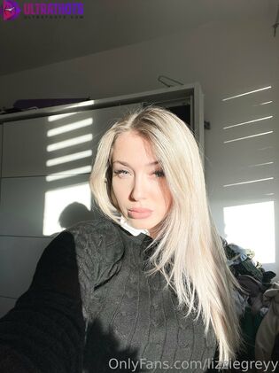 Hot Lizzie Grey Nude Photos