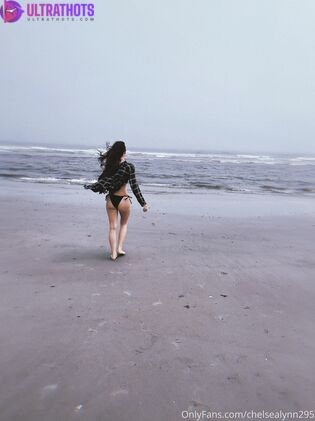 Hot Chelsea Lynn Nude Photos