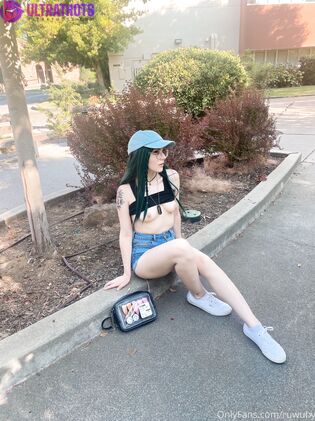 Hot Ruwuby Nude Photos