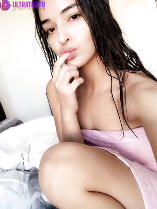 Hot Emily Willis Nude Photos