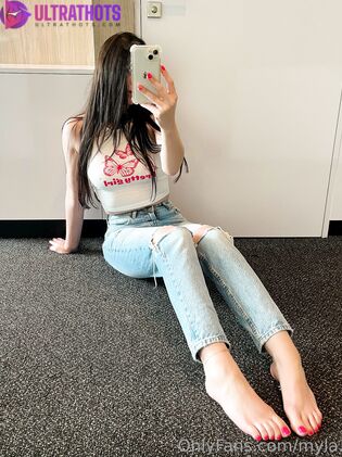 Exclusive Myla Feet Nude Photos