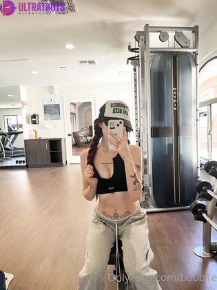 Hot B00b1e Nude Photos