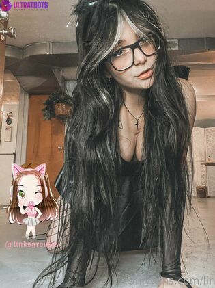 Exclusive Linksgroupie Nude Photos