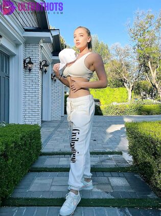 Hot Bethany Lily April Nude Photos