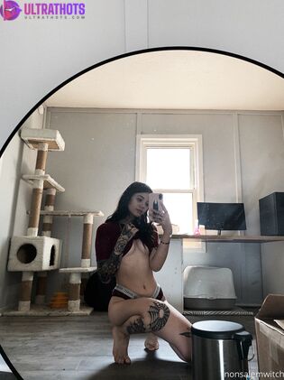 Hot Claire Estabrook Nude Photos