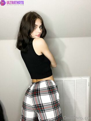 Hot Kinsley Wyatt Nude Photos