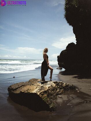 Hot Emily Lu Nude Photos