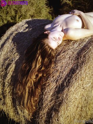 Hot Fairy Julia Nude Photos