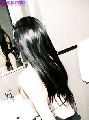 Hot Yunjini Nude Photos