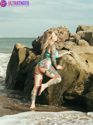 Hot Bae Holmquist Nude Photos