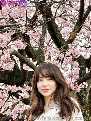 Hot Luna Lovekiss Nude Photos