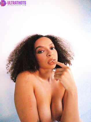 Hot Ziirrb Nude Photos